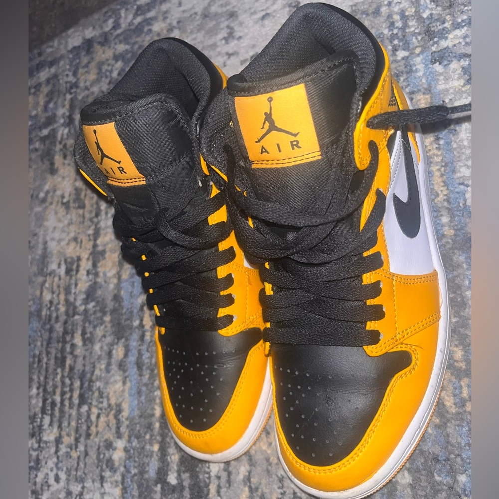 Jordan 1 Mid Taxi 2022 Black & Yellow Size 7